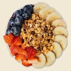 El Clásico from above: granola, banana, strawberry and blueberry on açaí