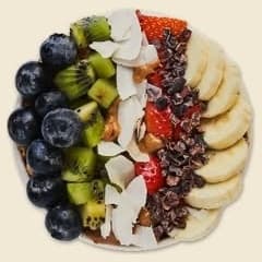 The Works from above: kiwi, cacao nibs, coconut, banana and blueberry on açaí
